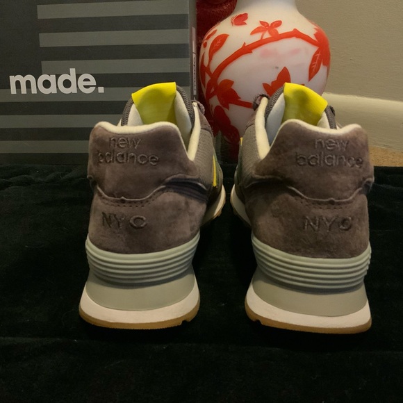 New Balance Women’s 574 Exclusive Made in USA (NYC Embroidered on Heel) - Picture 5 of 6